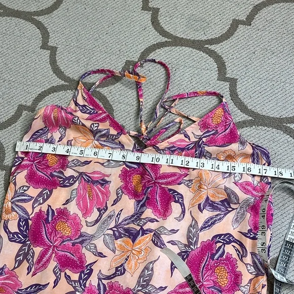 Old Navy sleeveless v- neckline tie back peach Floral Maxi Dress size small